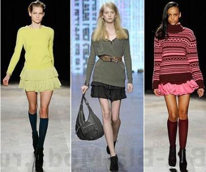 Высокие девушки могут одеть юбку со сборками в сочетании прямым или приталенным свитером. Такая юбка оригинально смотрится с цветными носками или гольфами.