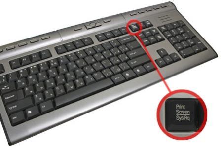 на клавиатуре вы сможете найти клавишу с надписью PrtScr.